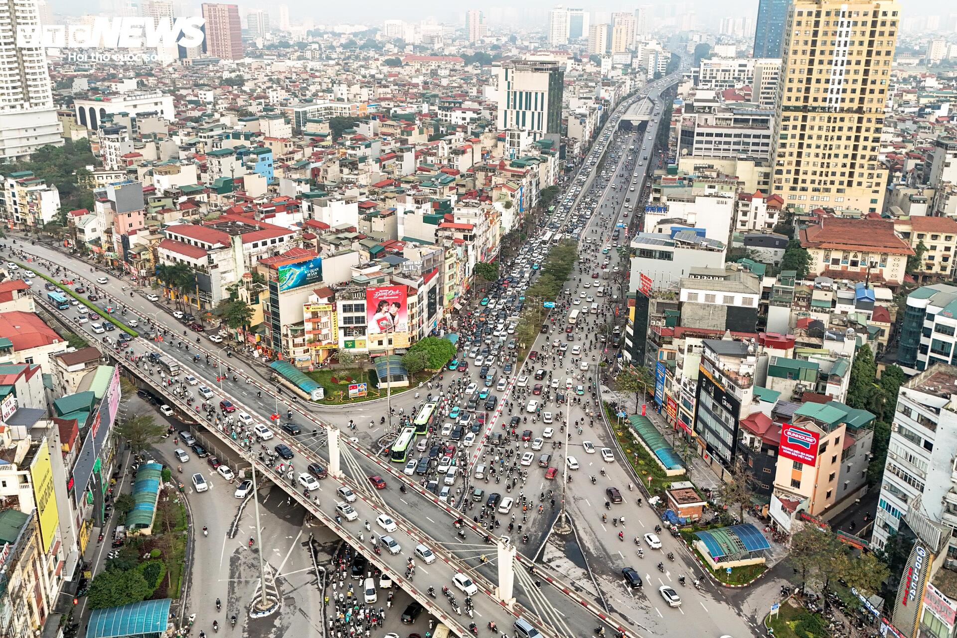 Hiện trạng đường Láng trước đề xuất mở rộng lên gần 54m - Ảnh 11