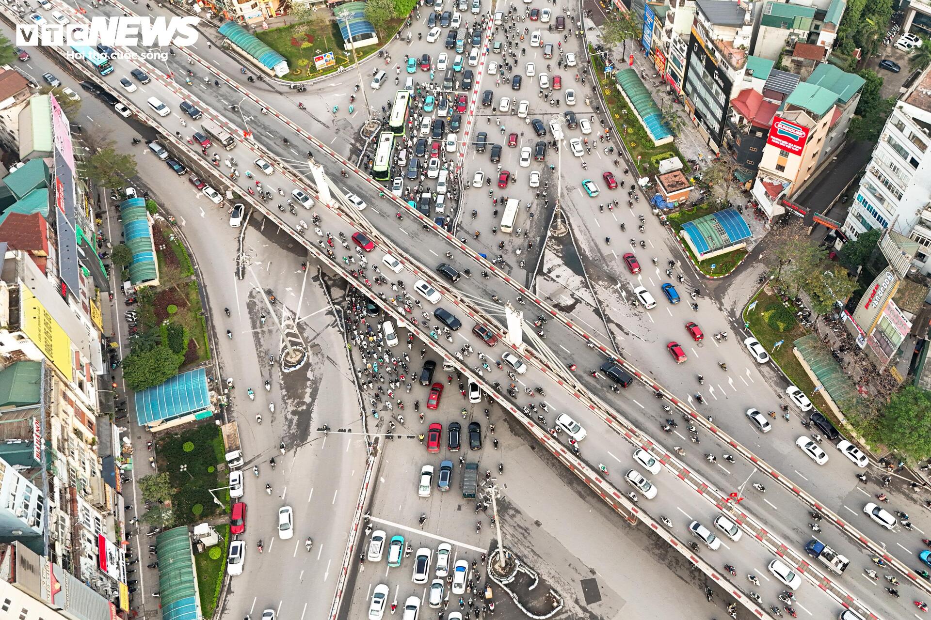 Hiện trạng đường Láng trước đề xuất mở rộng lên gần 54m - Ảnh 14