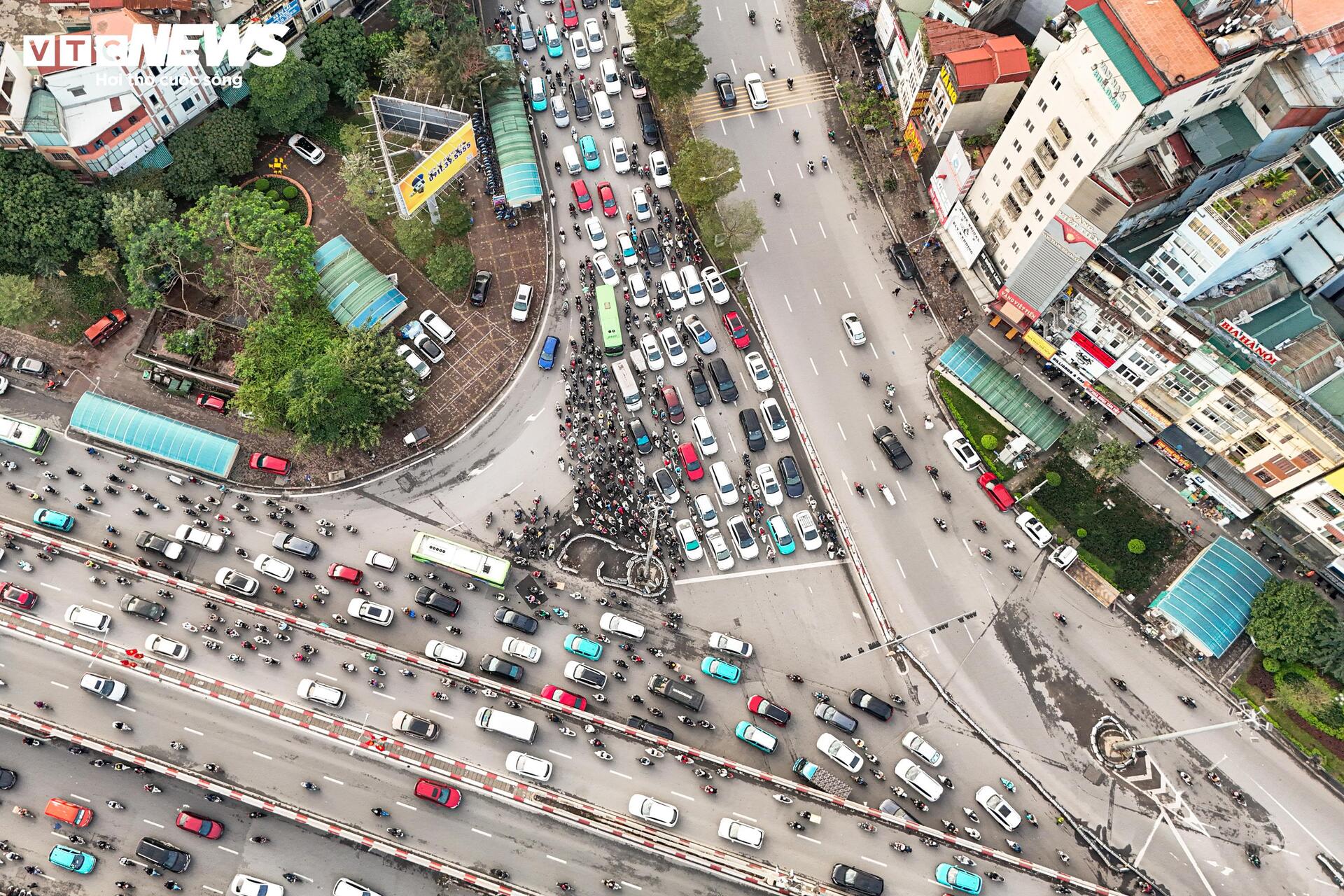 Hiện trạng đường Láng trước đề xuất mở rộng lên gần 54m - Ảnh 5