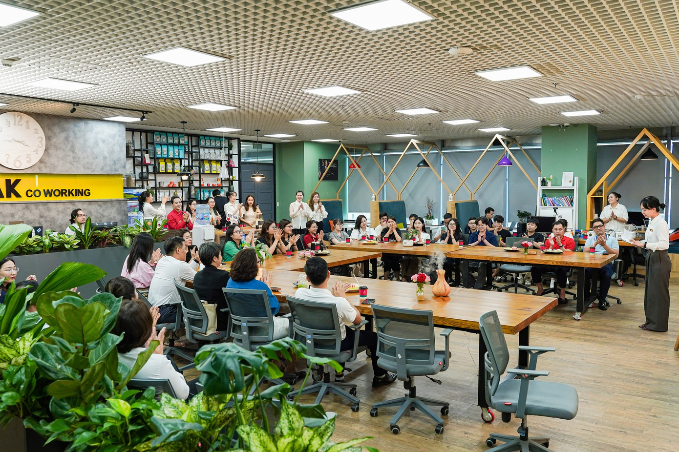 Chuỗi coworking lớn nhất Hà Nội vừa khai trương cơ sở thứ 8 tại vị trí đắc địa ít ai ngờ đến - Ảnh 1