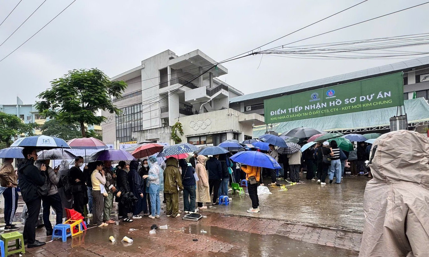 Công nhân vẫn bám công trường NƠXH từng 'nóng' chuyện dân xếp hàng xuyên đêm nộp hồ sơ - Ảnh 8