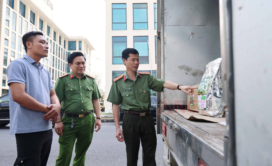 Khám xét khẩn cấp một doanh nghiệp và một hộ kinh doanh do 2 vợ chồng làm chủ - Ảnh 1