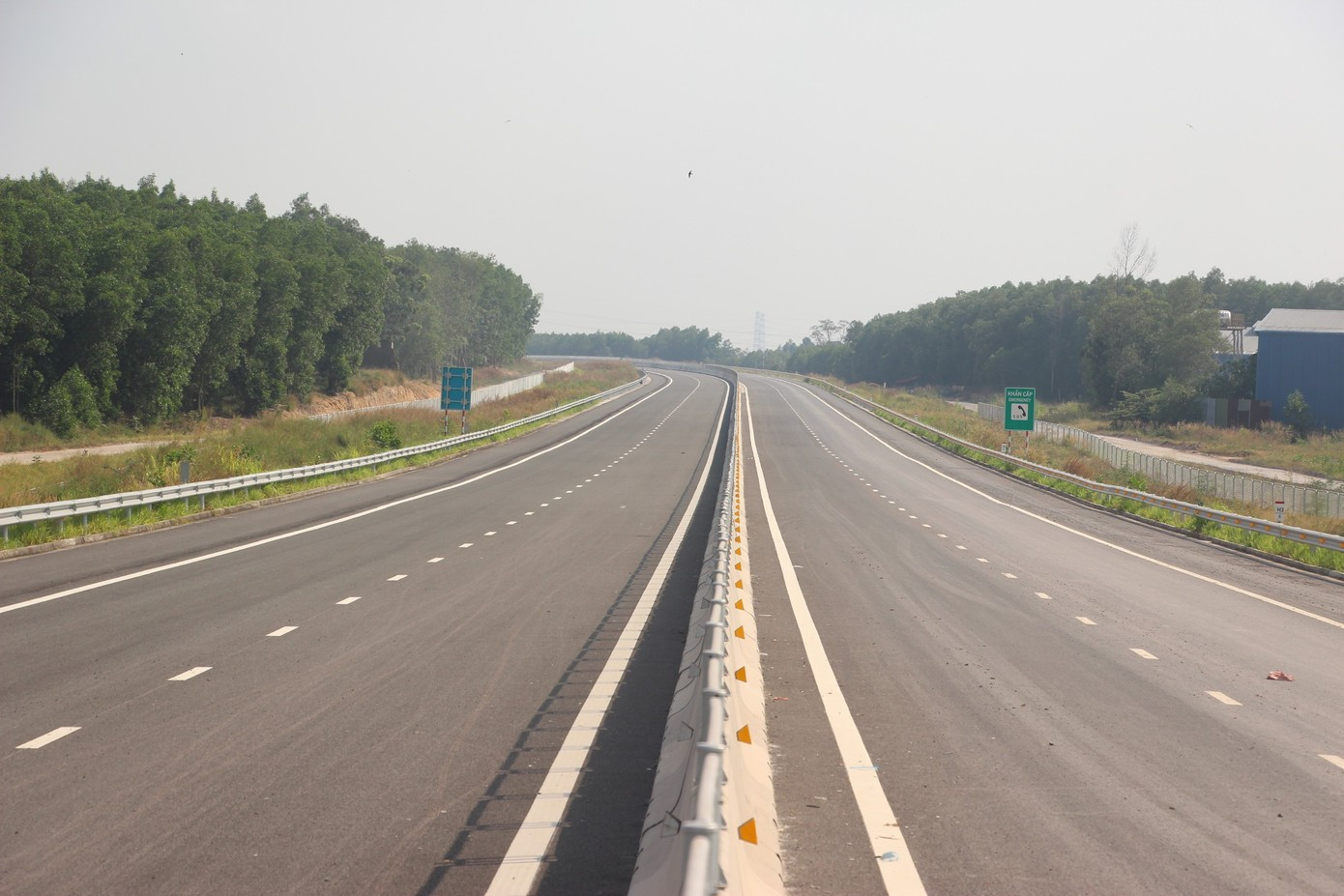 Cận cảnh cao tốc kết nối TPHCM với Đồng Nai sẽ thông xe trước Tết Nguyên đán - Ảnh 1