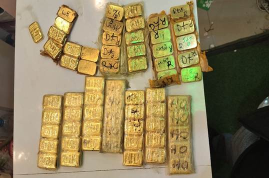 Đột kích hàng loạt kho hàng vận tải, tịch thu 29 kg vàng xếp đống trị giá 140 tỷ đồng và 8,7 tỷ tiền mặt có dấu hiệu lạ - Ảnh 1