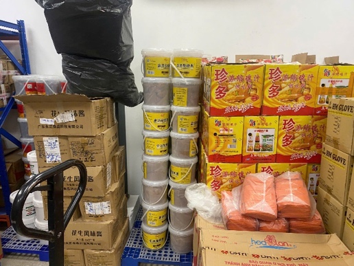 Phát hiện 1,5 tấn nguyên liệu thực phẩm không rõ nguồn gốc, liên kết với chuỗi lẩu nổi tiếng Hà Nội - Ảnh 1