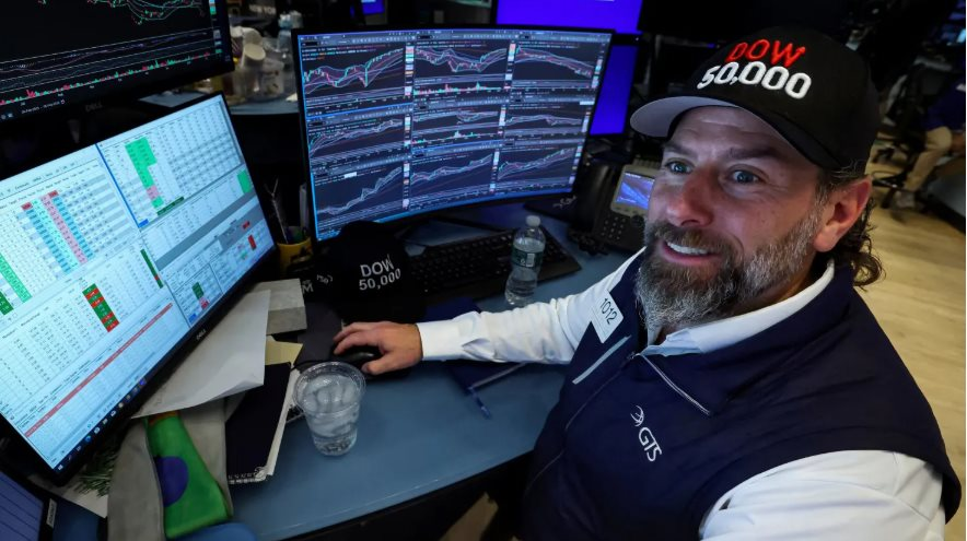 Chứng khoán Mỹ xanh mướt, Dow Jones tăng dựng đứng 1.200 điểm, lập kỷ lục chưa từng có 50.000 điểm: Chuyện gì đang xảy ra? - Ảnh 1