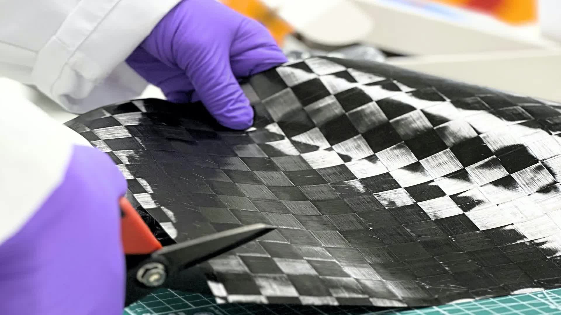 Phát minh của châu Âu làm rung chuyển ngành xây dựng: tạo vật liệu lai giữa thủy tinh và nhựa, thách thức mọi lý thuyết vật lý - Ảnh 2