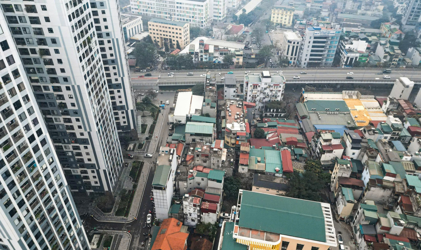 Cận cảnh 'đường cong mềm mại' vừa thông xe, gỡ điểm nóng giao thông vùng lõi Vĩnh Tuy - Ảnh 7