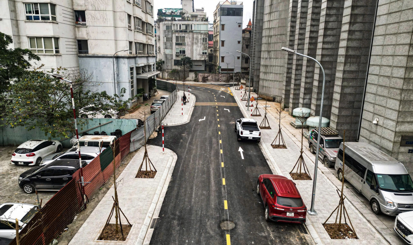 Cận cảnh 'đường cong mềm mại' vừa thông xe, gỡ điểm nóng giao thông vùng lõi Vĩnh Tuy - Ảnh 8