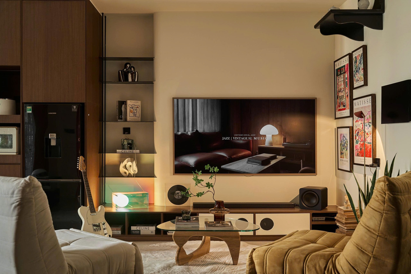 Căn hộ cũ 70m2 'lột xác' hoàn toàn nhờ đập thông các bức tường ngăn - Ảnh 2