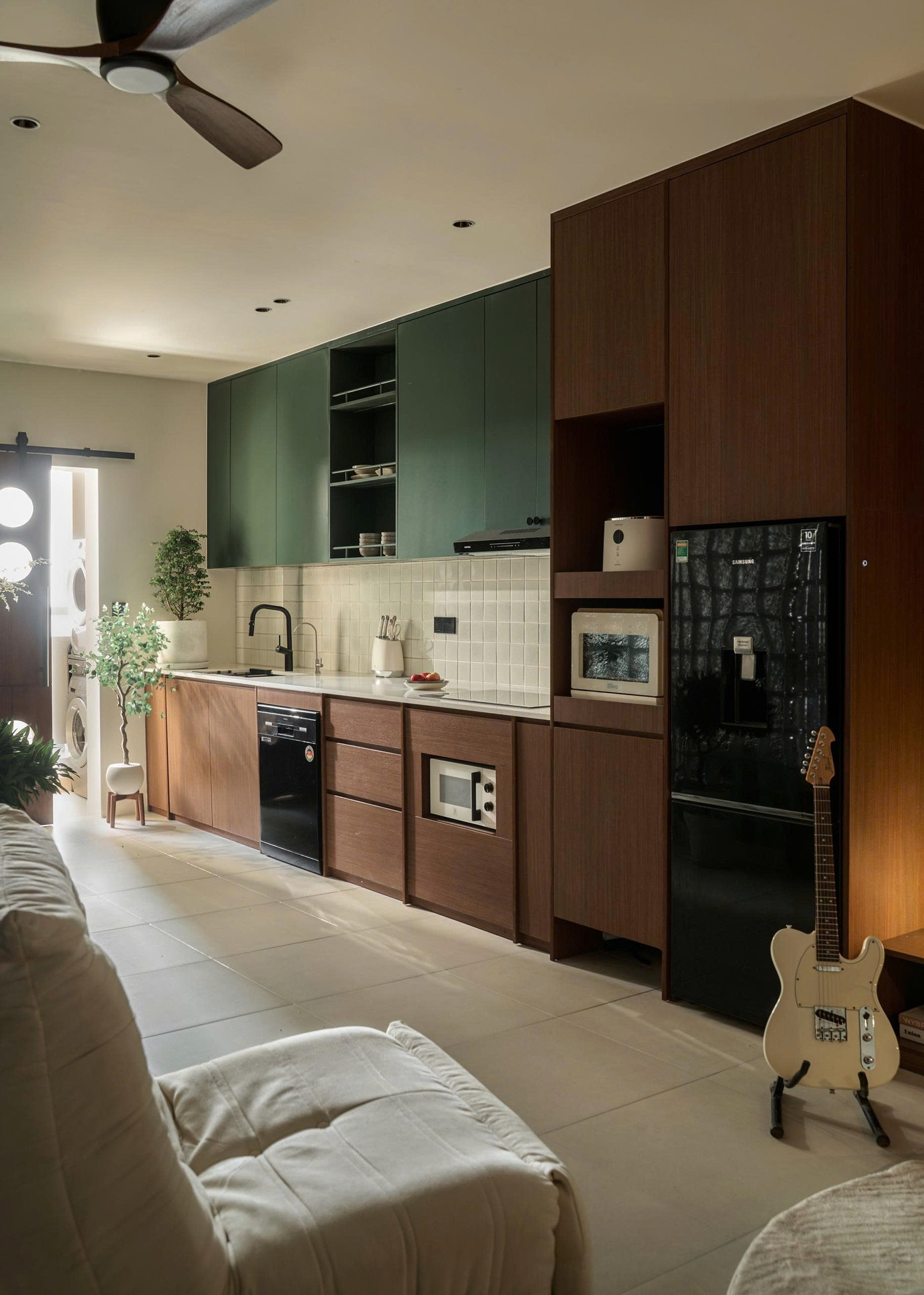 Căn hộ cũ 70m2 'lột xác' hoàn toàn nhờ đập thông các bức tường ngăn - Ảnh 11