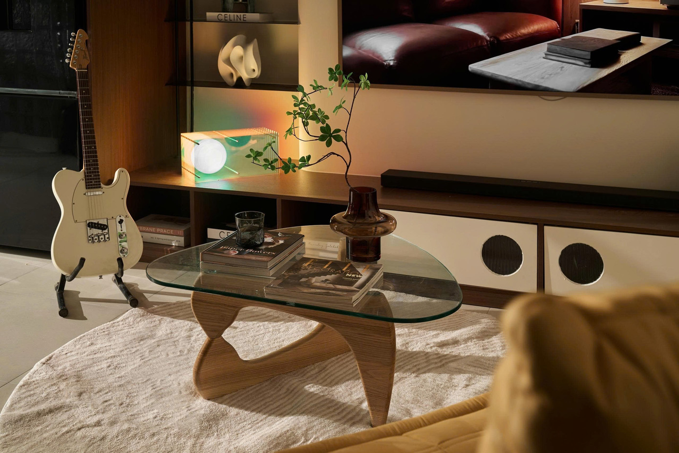 Căn hộ cũ 70m2 'lột xác' hoàn toàn nhờ đập thông các bức tường ngăn - Ảnh 4