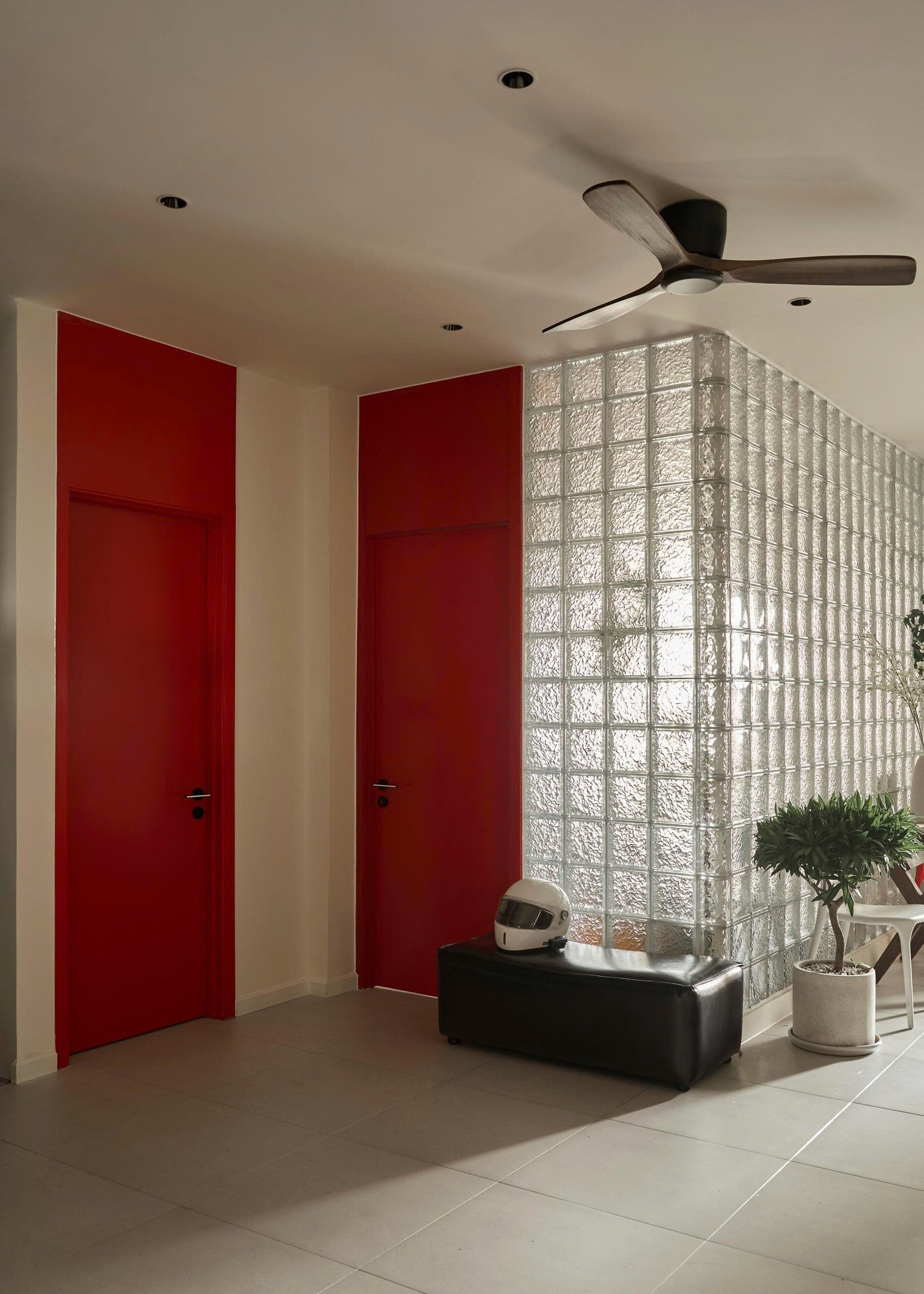 Căn hộ cũ 70m2 'lột xác' hoàn toàn nhờ đập thông các bức tường ngăn - Ảnh 13