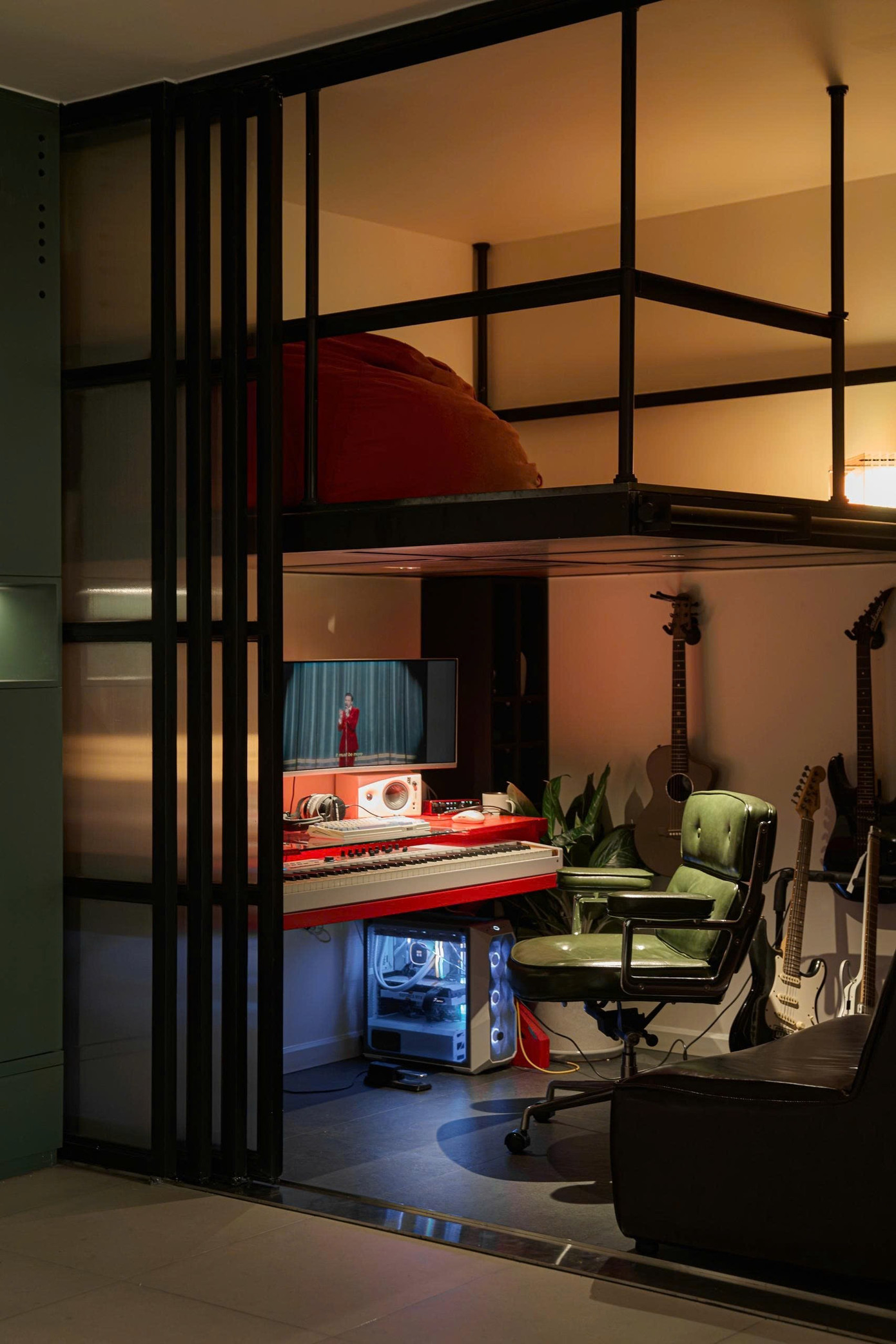 Căn hộ cũ 70m2 'lột xác' hoàn toàn nhờ đập thông các bức tường ngăn - Ảnh 6