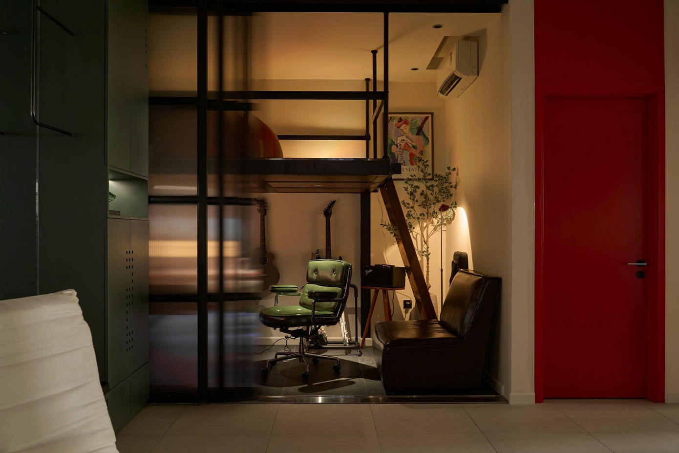 Căn hộ cũ 70m2 'lột xác' hoàn toàn nhờ đập thông các bức tường ngăn - Ảnh 7