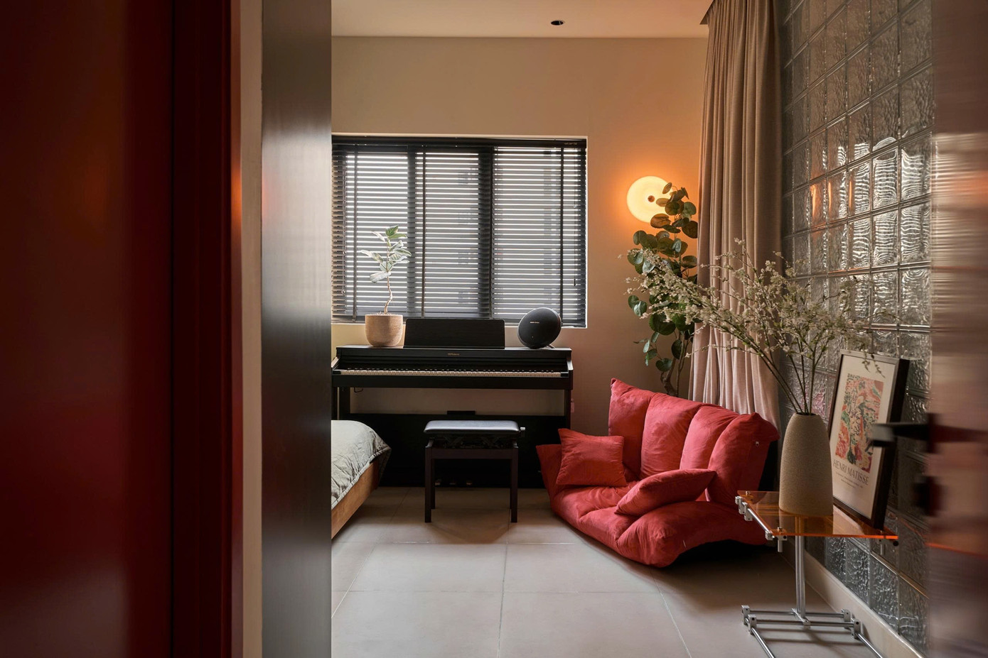 Căn hộ cũ 70m2 'lột xác' hoàn toàn nhờ đập thông các bức tường ngăn - Ảnh 16