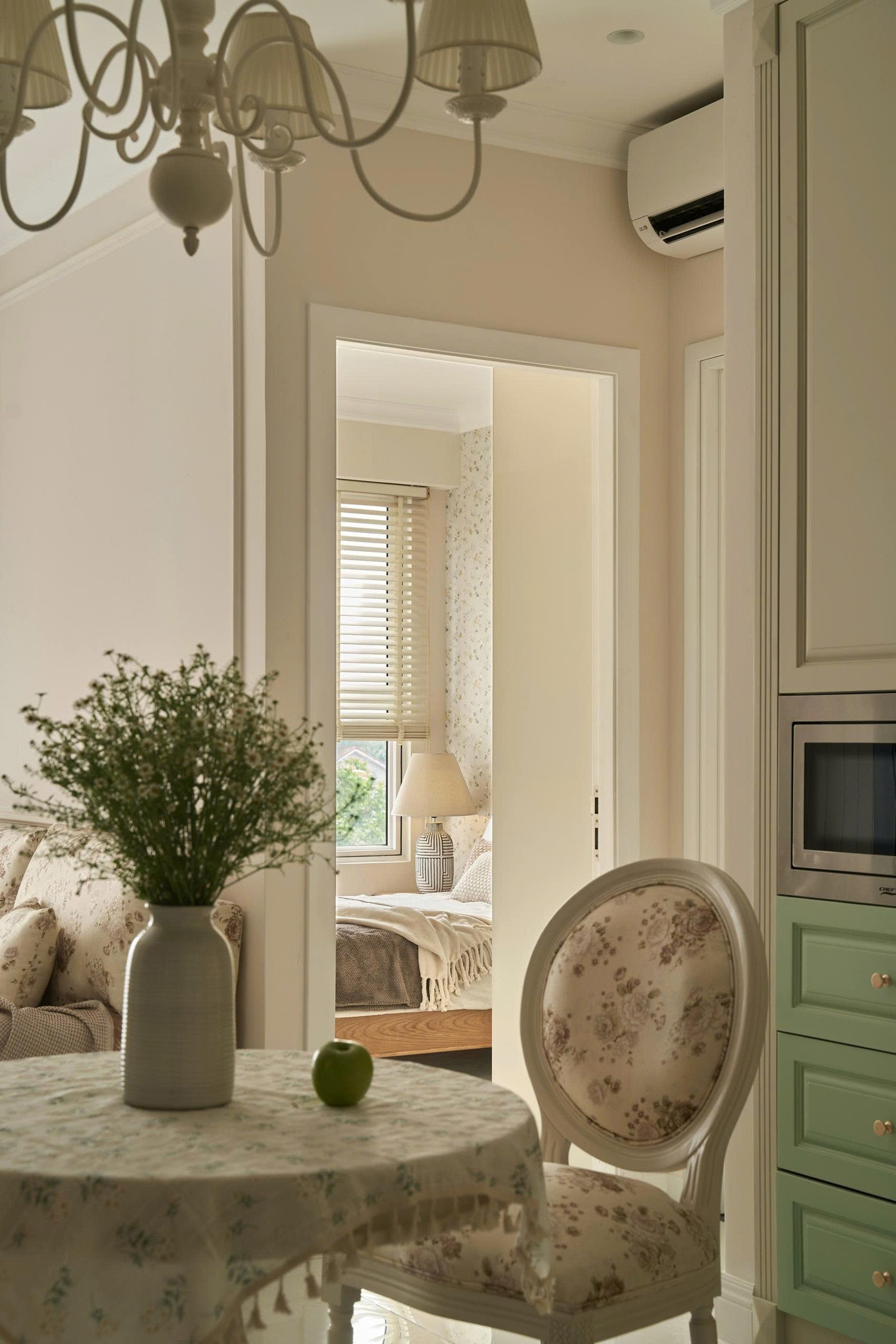 Căn hộ 50m2 mang phong cách đồng quê Pháp - Ảnh 4