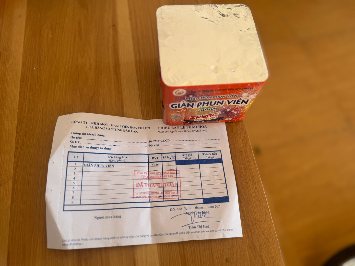 Pháo hoa Tết: Loạn giá, trắng hóa đơn - Ảnh 2