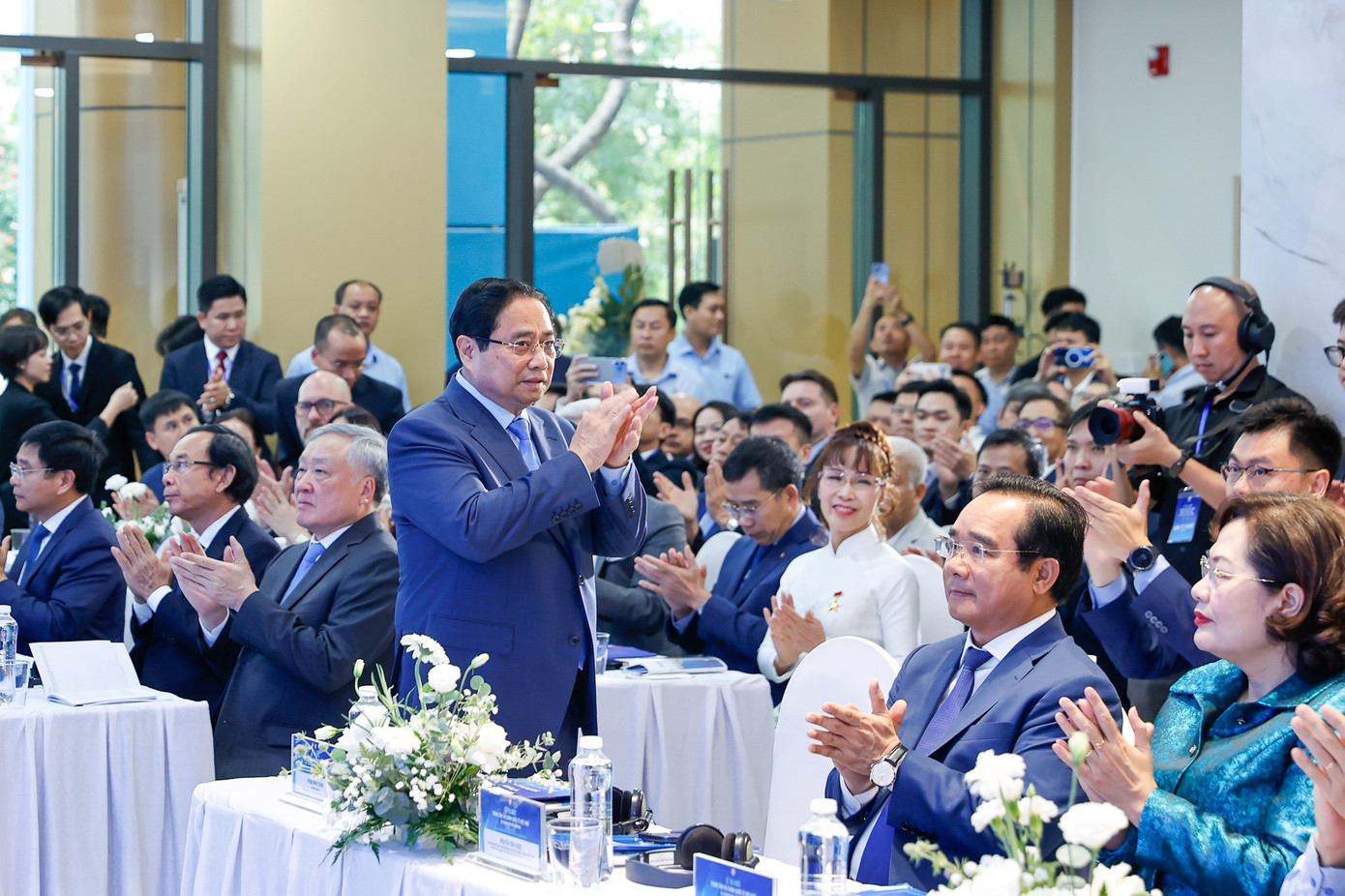 Thủ tướng nói 3 yếu tố dứt khoát phải có tại Trung tâm Tài chính quốc tế Việt Nam - Ảnh 1