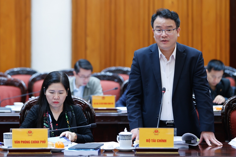 Thủ tướng: Bảo đảm tiếp cận bình đẳng các dịch vụ tài chính ngân hàng, không để ai bị bỏ lại phía sau - Ảnh 7