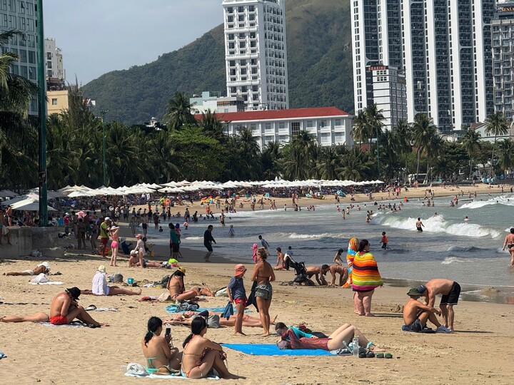 Mùng 5 Tết Bính Ngọ 2026, khách sạn tại Nha Trang, Đà Lạt vẫn kín phòng - Ảnh 1