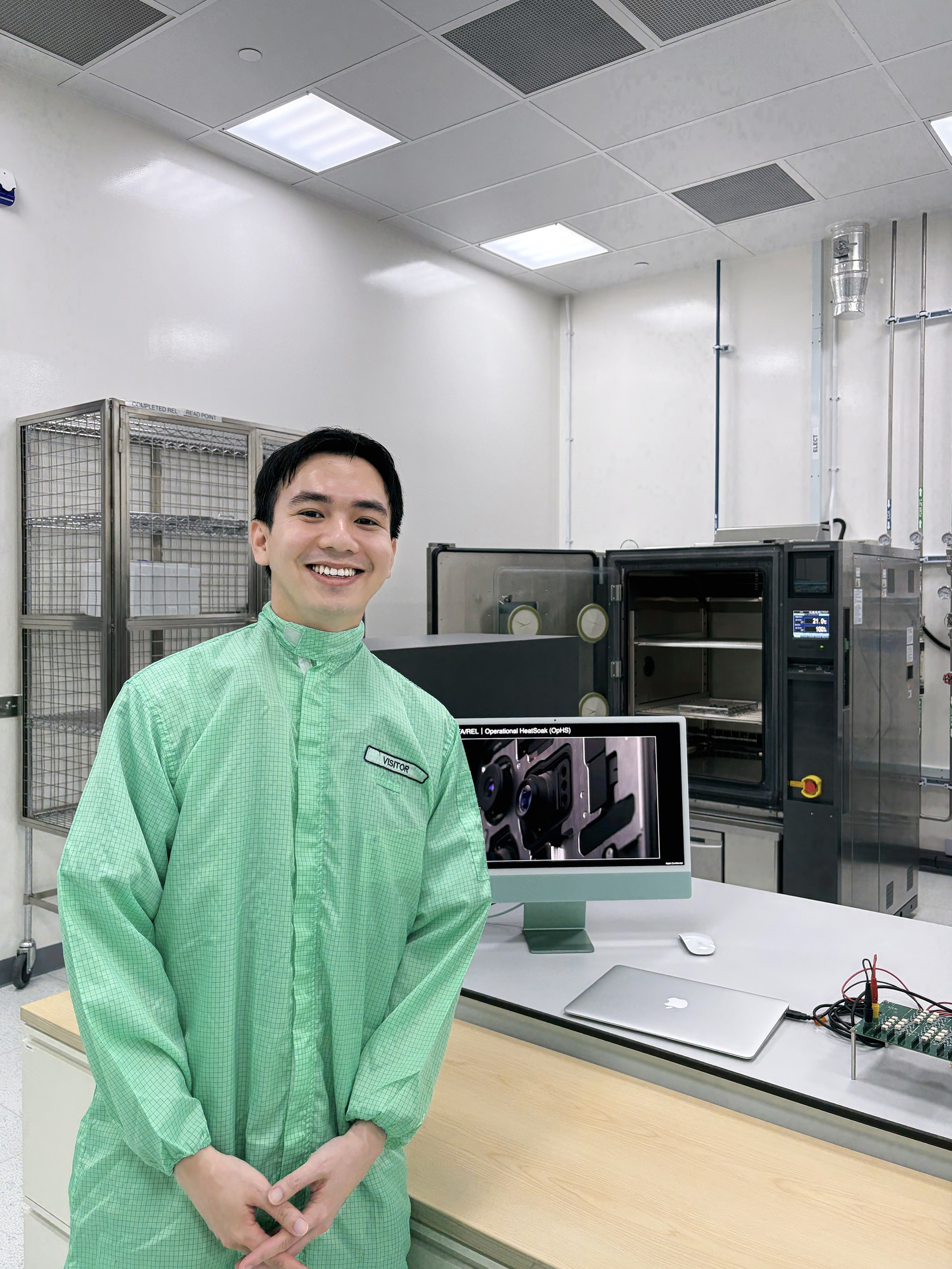 Lần đầu ghé “phòng thí nghiệm độ bền” iPhone tại Singapore: Tận mắt thấy Apple nhúng nước sôi, quăng quật sản phẩm! - Ảnh 1