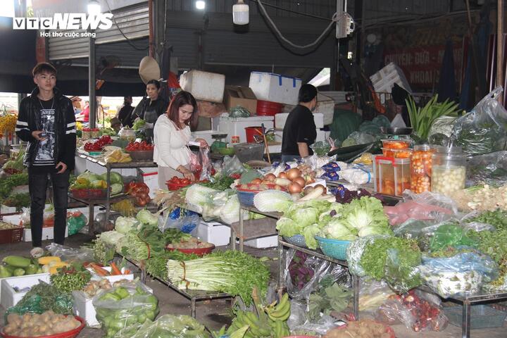Hàng hóa, thực phẩm sau Tết sôi động trở lại, giá ổn định - Ảnh 3