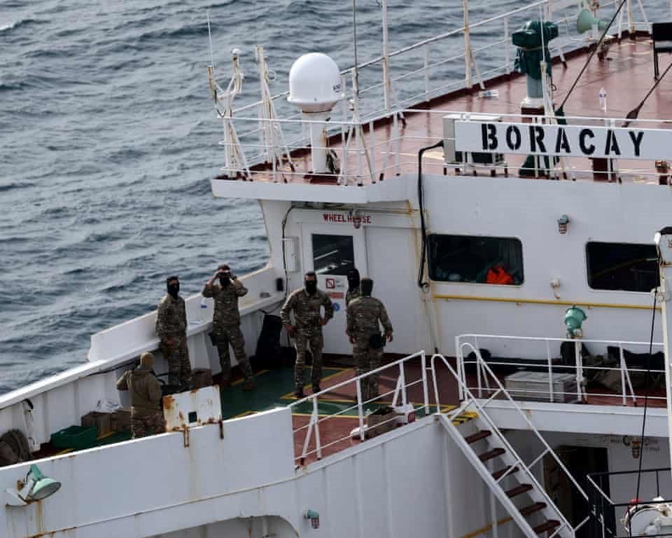 Phương Tây nhăm nhe bắt giữ tàu chở dầu, hàng hải Nga sẵn sàng điều tàu chiến phá vỡ phong toả, trả đũa tàu châu Âu - Ảnh 1