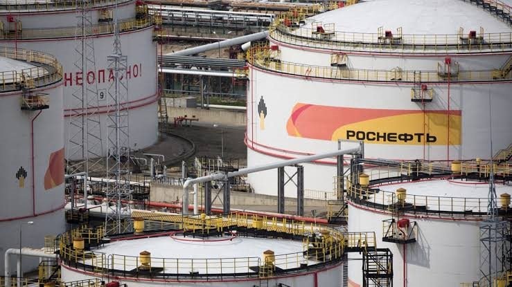 Phát hiện mạng lưới bí mật kinh doanh dầu Nga trị giá ít nhất 90 tỷ USD - Ảnh 1