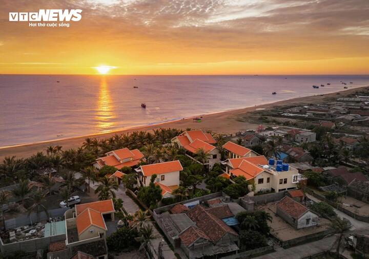 Độc đáo ngôi làng '100% nhà lợp mái đỏ' bên biển Đắk Lắk - Ảnh 2