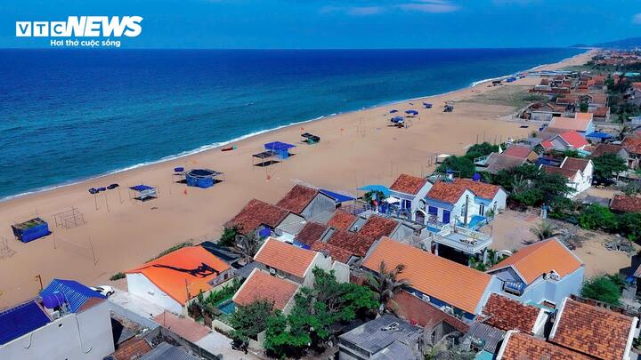 Độc đáo ngôi làng '100% nhà lợp mái đỏ' bên biển Đắk Lắk - Ảnh 8