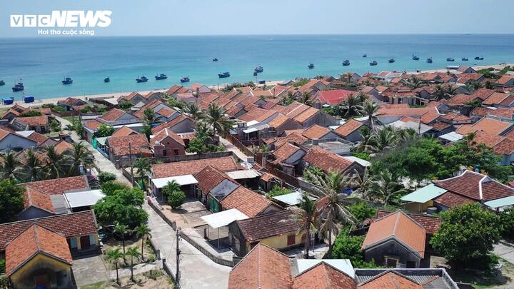 Độc đáo ngôi làng '100% nhà lợp mái đỏ' bên biển Đắk Lắk - Ảnh 6