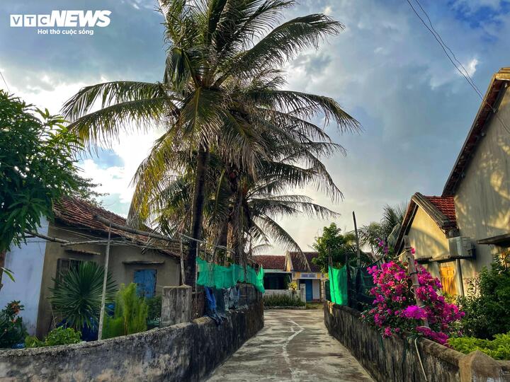 Độc đáo ngôi làng '100% nhà lợp mái đỏ' bên biển Đắk Lắk - Ảnh 4