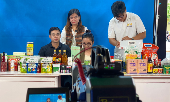 Siết thuế bán hàng livestream, thương mại điện tử: Nhiều cá nhân đã chủ động nộp thuế - Ảnh 1