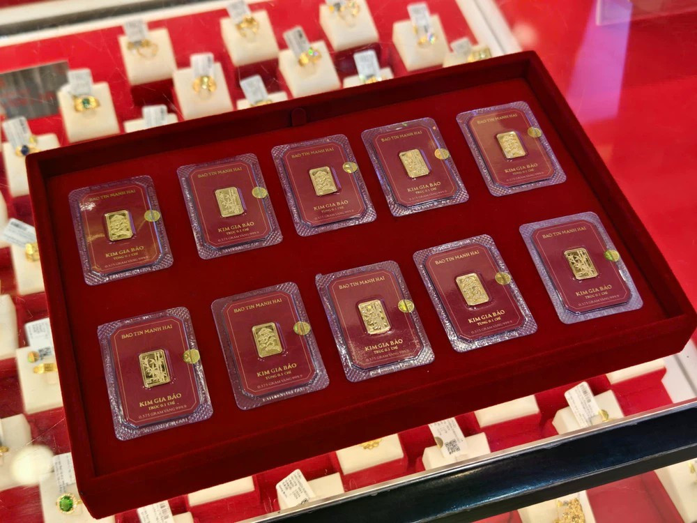 Lì xì vàng, tiền in hình ngựa 'lên ngôi' - Ảnh 1