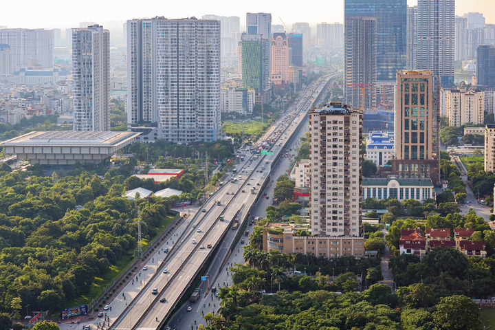 Vì sao giá chung cư đắt ngang nhà liền thổ? - Ảnh 1