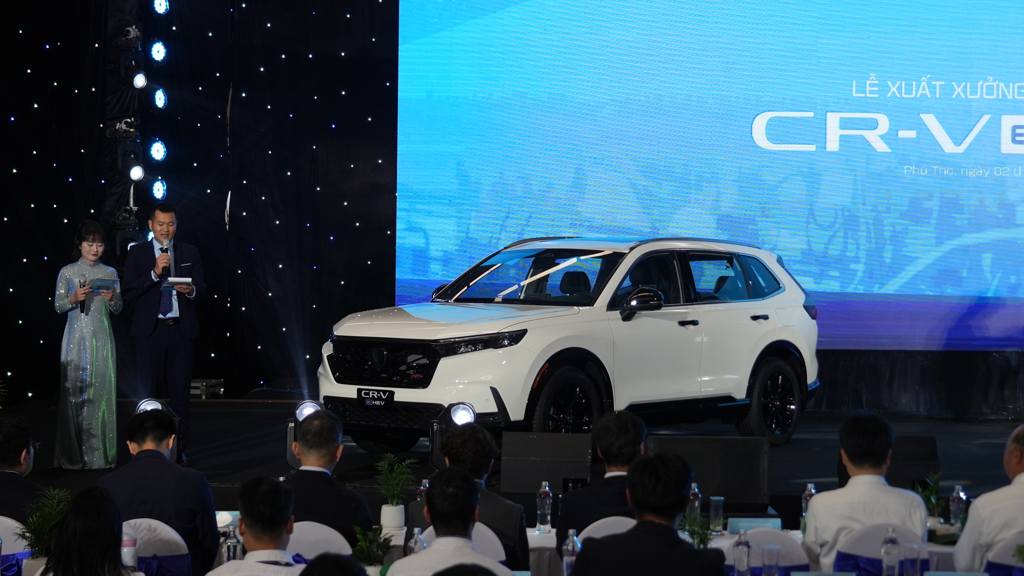 Honda CR-V hybrid lần đầu tiên được lắp ráp trong nước: ngoại hình có 1 điểm khác biệt, giá bán chưa được tiết lộ - Ảnh 1