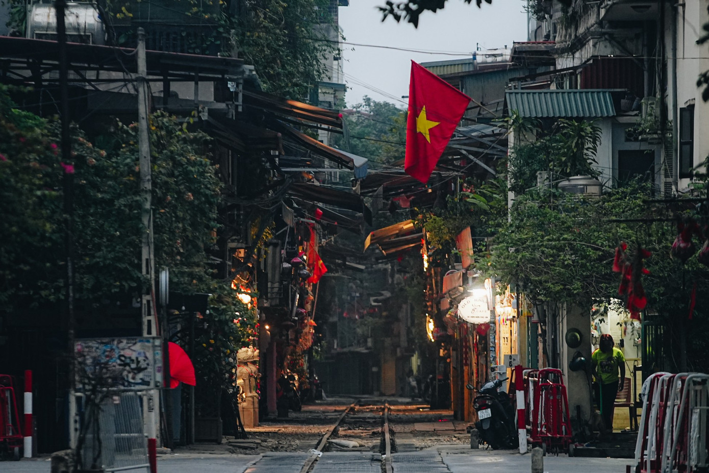 Vẻ đẹp hiếm có của Hà Nội trong buổi sáng đầu năm - Ảnh 5