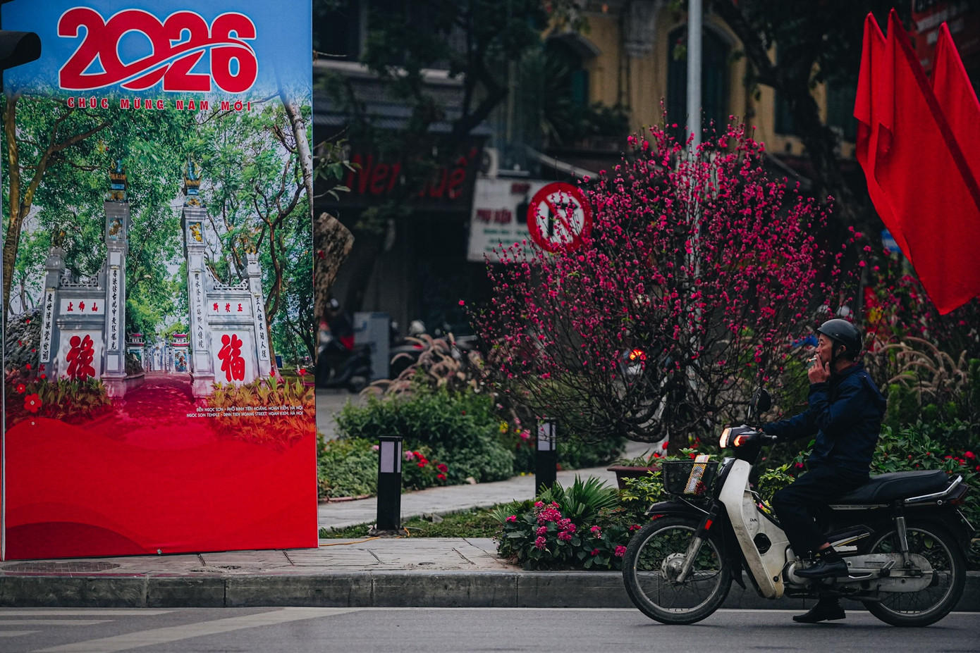 Vẻ đẹp hiếm có của Hà Nội trong buổi sáng đầu năm - Ảnh 3