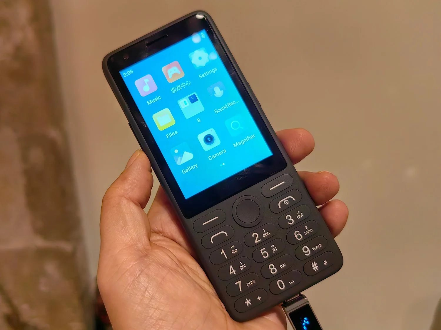 Dùng iPhone sang chảnh mà lúc nào tôi cũng mang theo một chiếc điện thoại "cục gạch": Tất cả vì lý do này - Ảnh 5