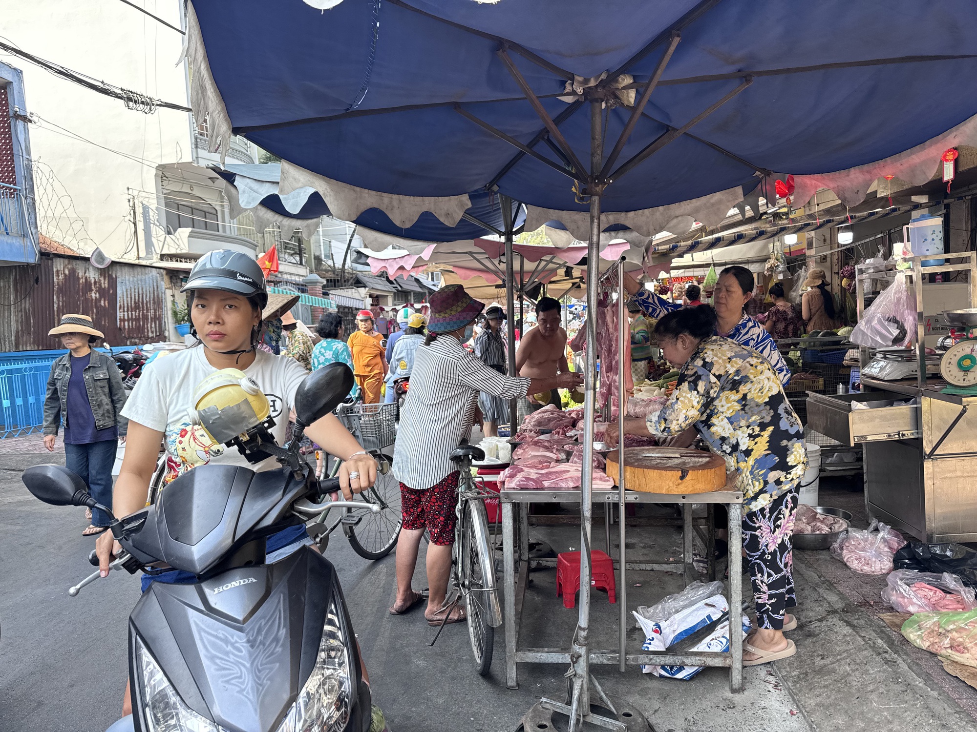 Hải sản giá vẫn cao sau Tết - Ảnh 7