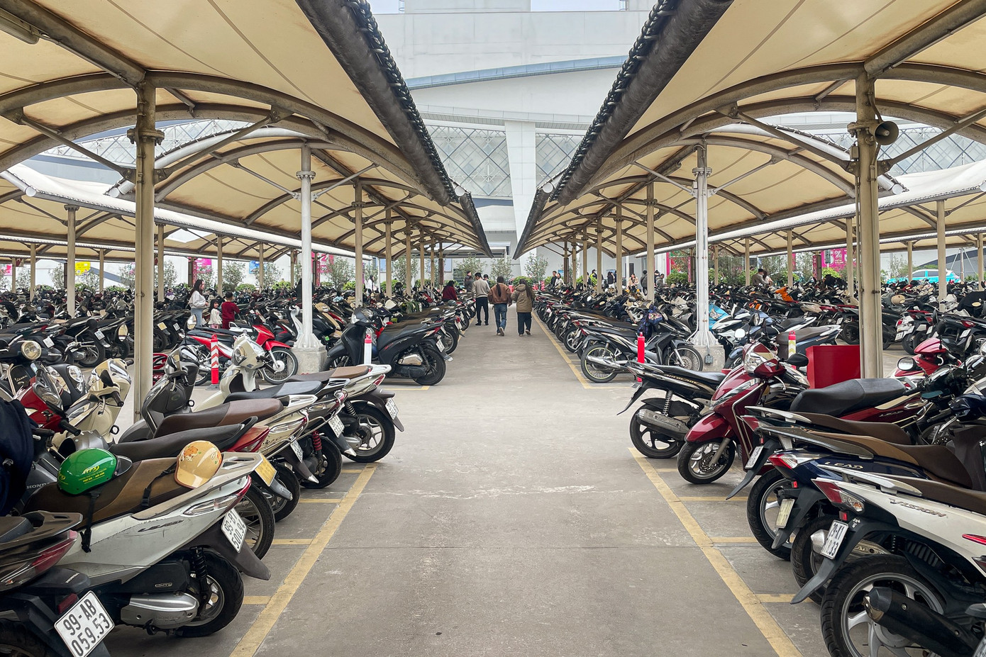 Rời mâm cỗ Tết, dân Thủ đô đổ xô đi 'giải ngán' - Ảnh 12