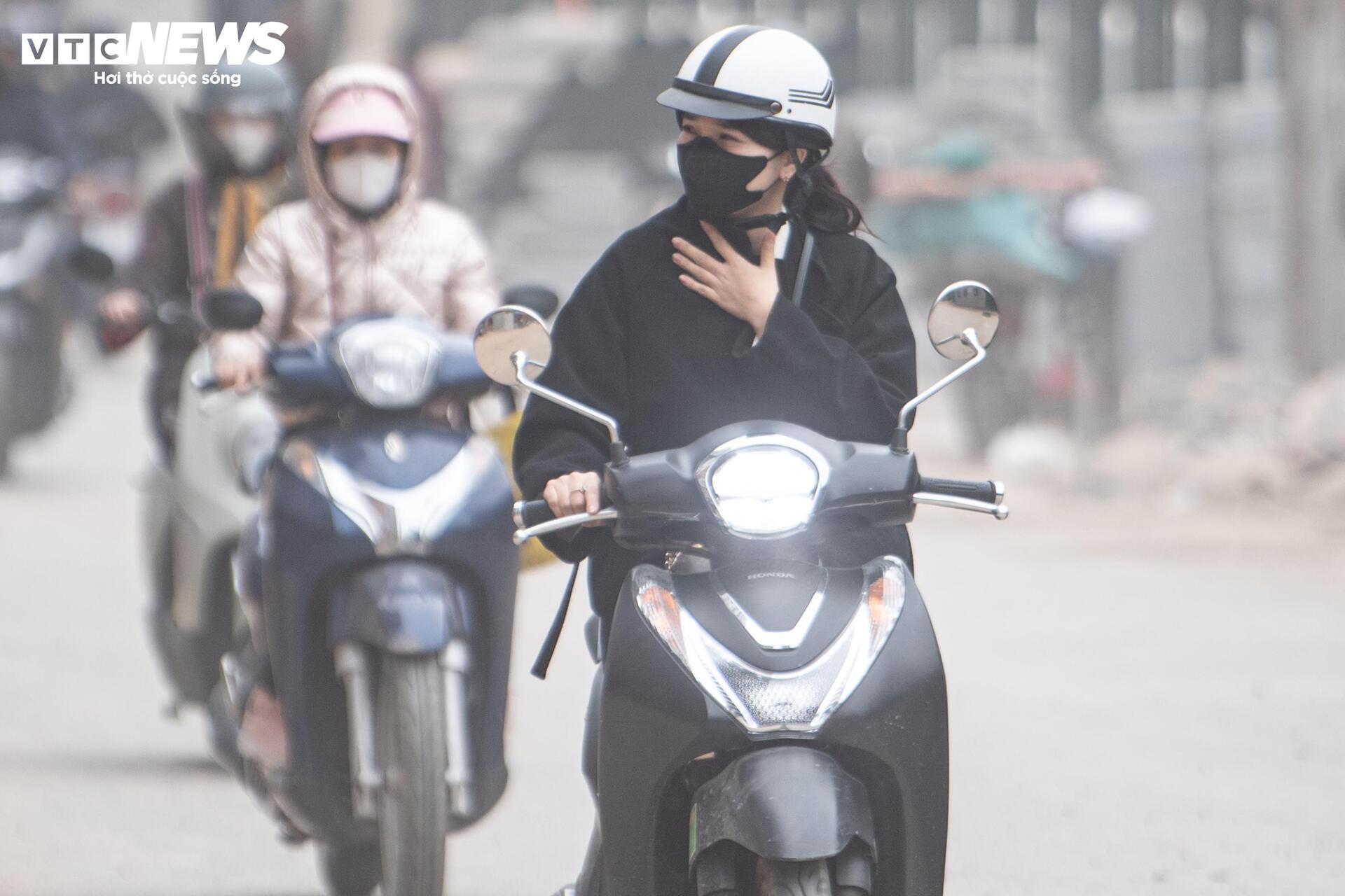 Đường gần 1km ở Hà Nội thi công ì ạch, hộ kinh doanh lo mất Tết - Ảnh 6