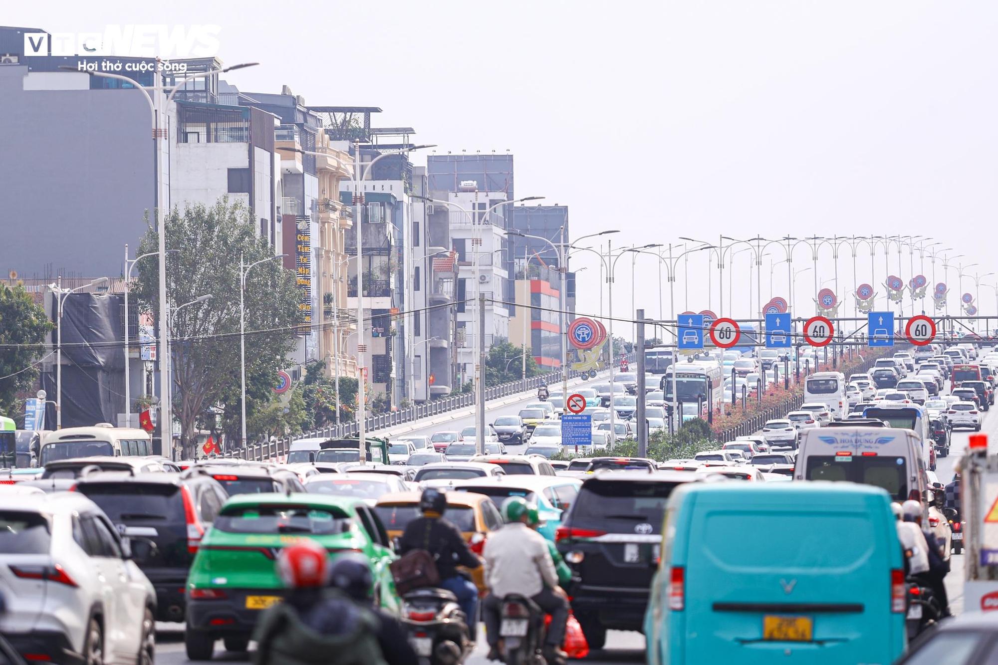 Thủ tướng: Không để ùn tắc kéo dài trên tuyến đường vào trung tâm Hà Nội, TP.HCM - Ảnh 1