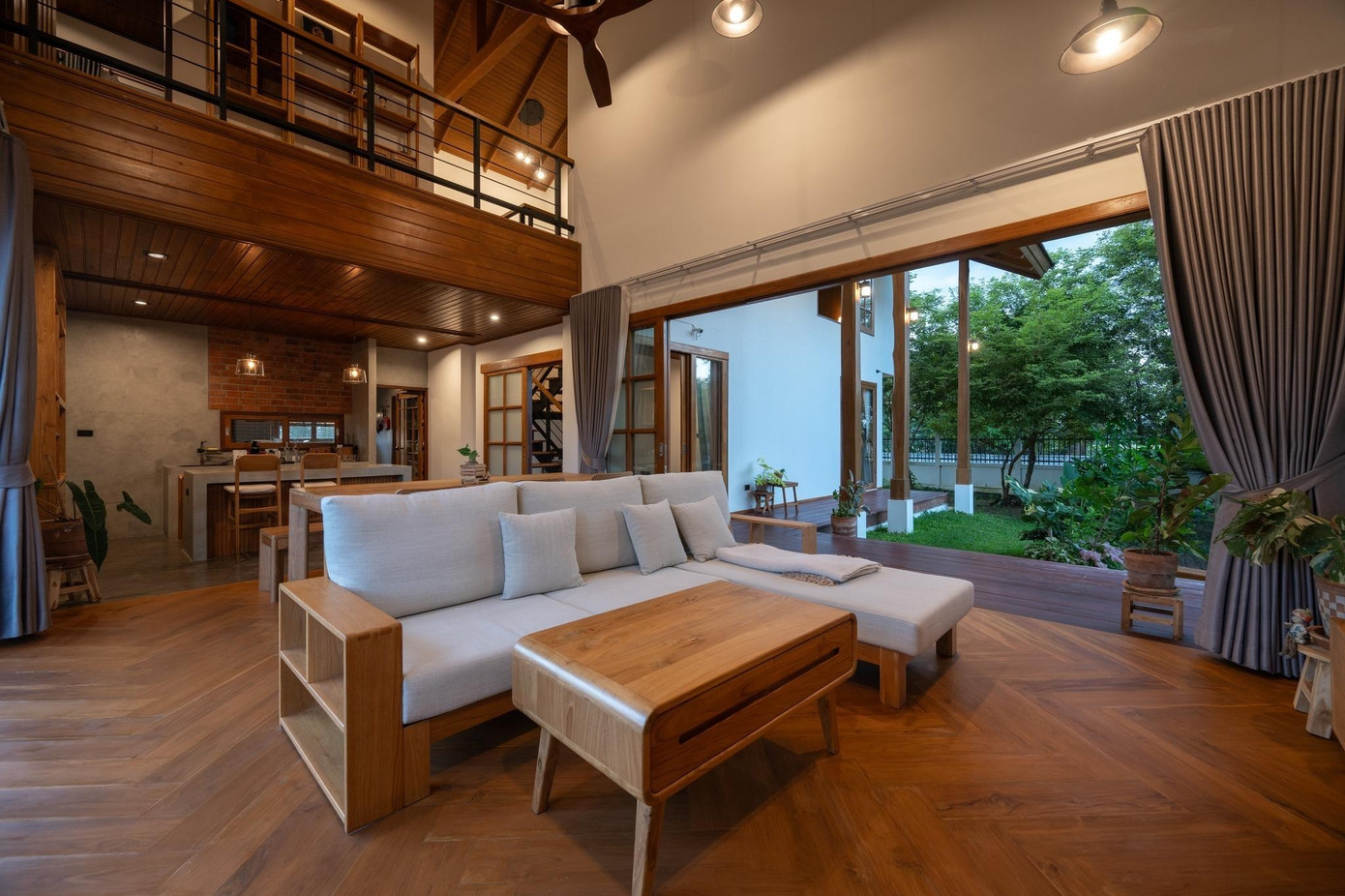 Nhà mái dốc với thiết kế bán mở - Ảnh 13