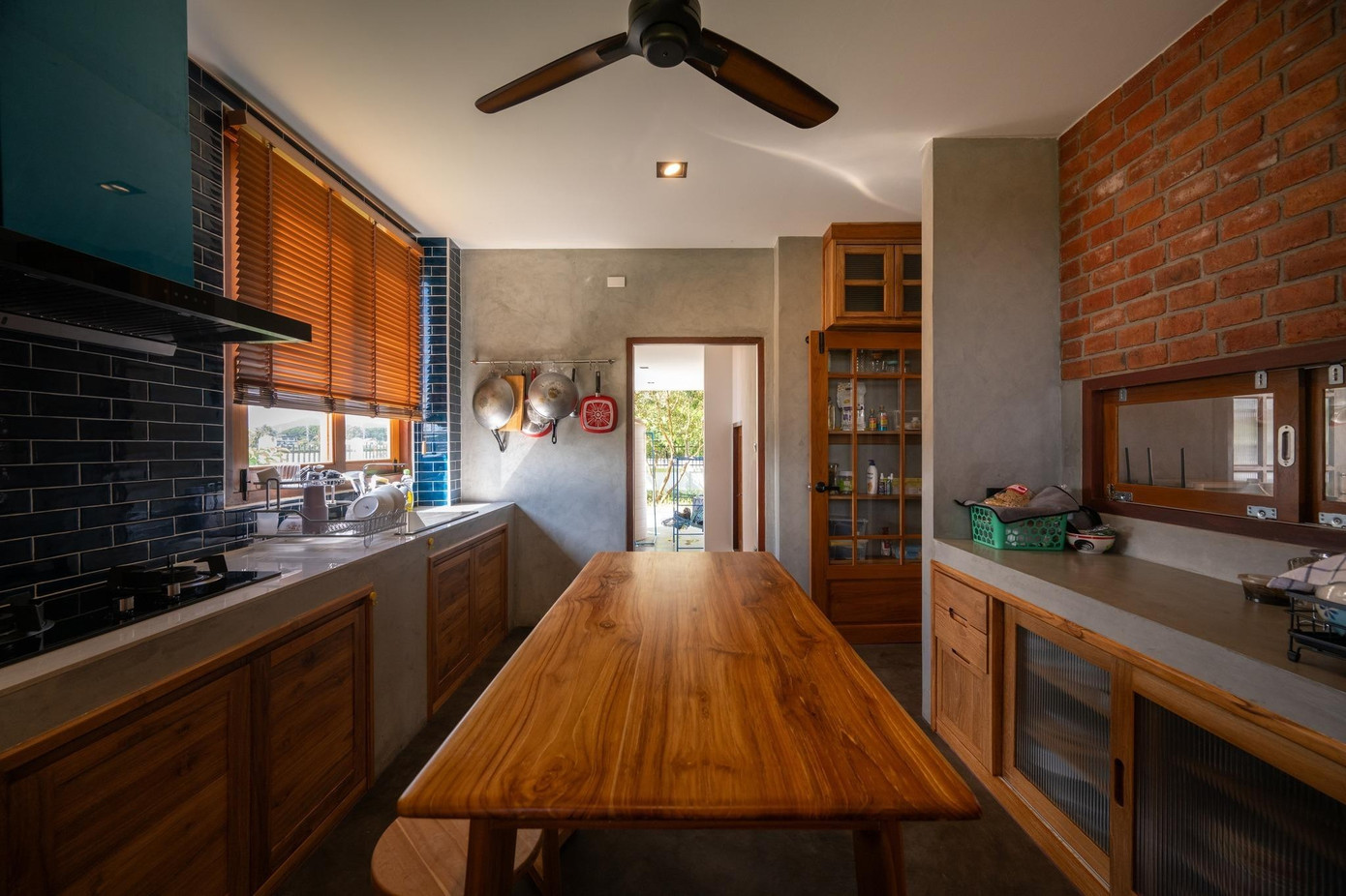 Nhà mái dốc với thiết kế bán mở - Ảnh 15