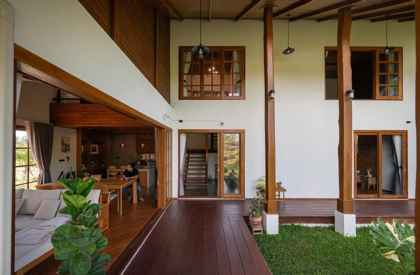 Nhà mái dốc với thiết kế bán mở - Ảnh 4