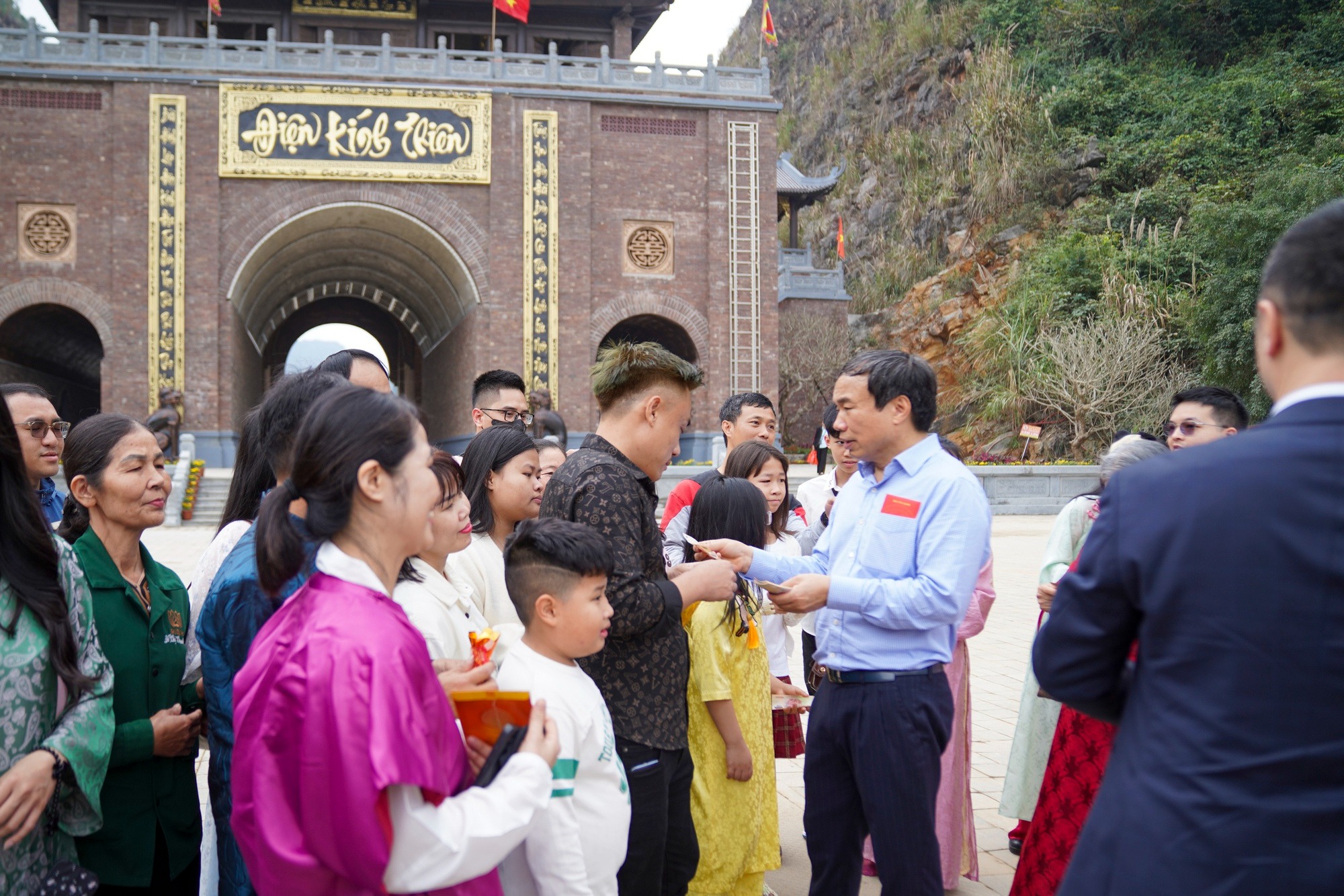 Tỷ phú "ăn chay" kín tiếng đứng sau loạt dự án tâm linh nghìn tỷ Thung Ui, Bái Đính, Tam Chúc... đến tham vọng làm hạ tầng sân bay, cao tốc - Ảnh 1