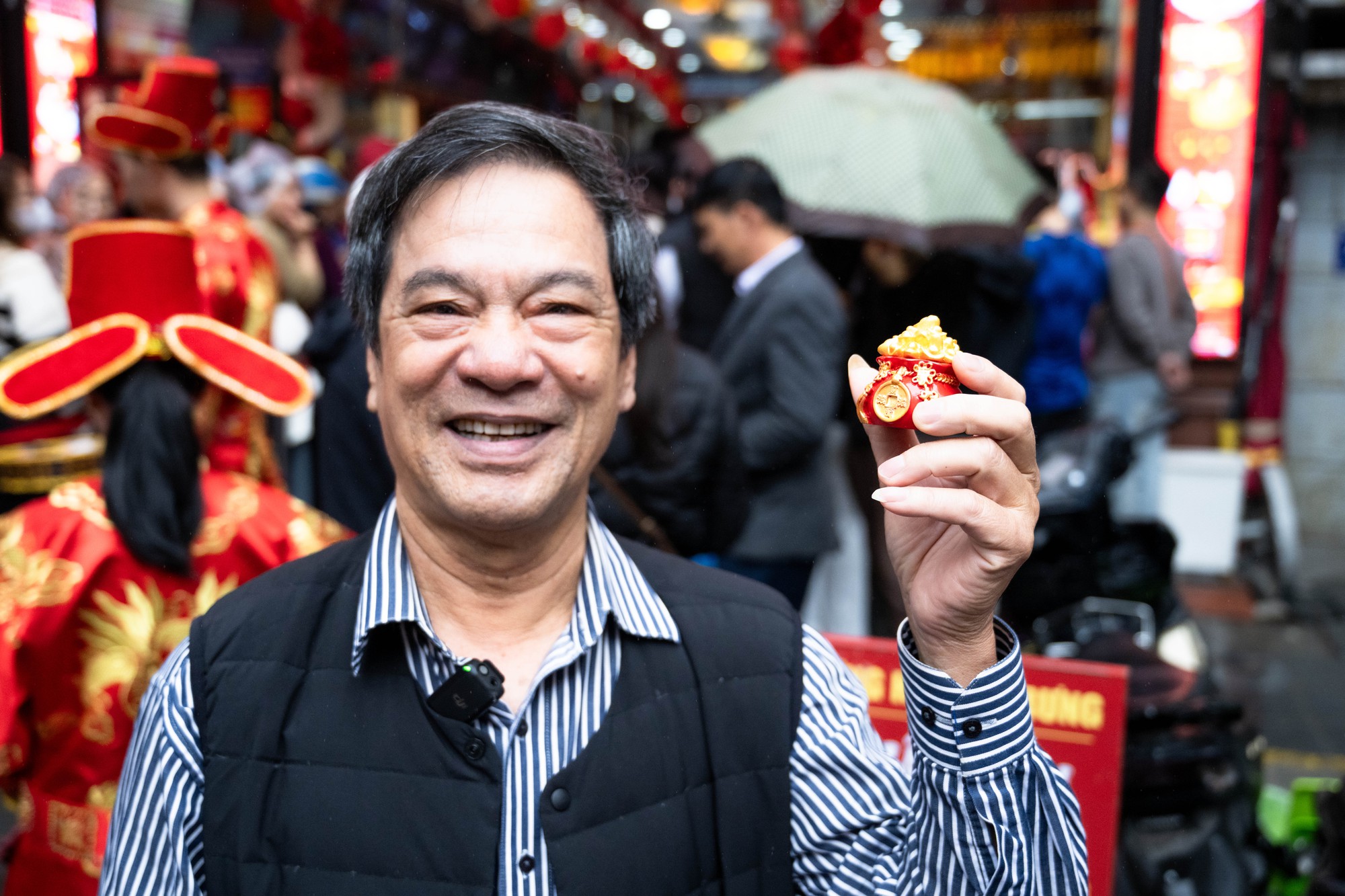 Con phố Hà Nội đông nghẹt chưa từng thấy ngày mùng 8 Tết: Chuyện gì đang xảy ra? - Ảnh 14