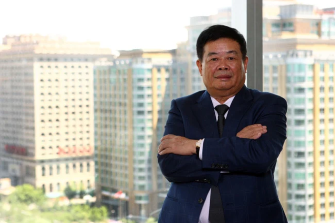 Vị tỷ phú 'bắt' con trai làm công nhân, quyên nửa tài sản làm từ thiện - Ảnh 1